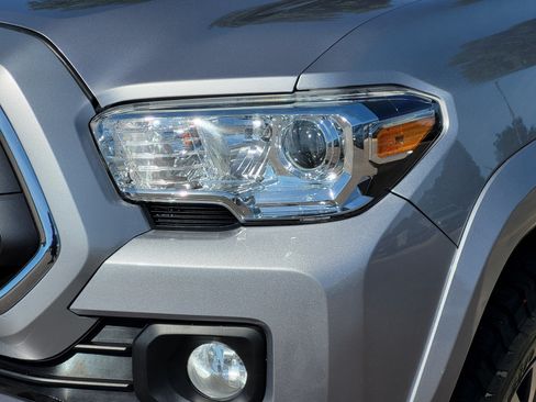 Certified 2021 Toyota Tacoma SR5 w/ Technology Package AWD/4WD image 5