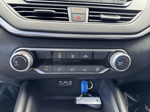 Used 2022 Nissan Altima 2.5 SR FWD image 16