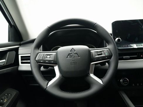 Used 2024 Mitsubishi Outlander SE image 28