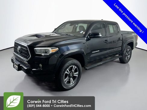 Used 2018 Toyota Tacoma TRD Sport w/ Technology Package image 5