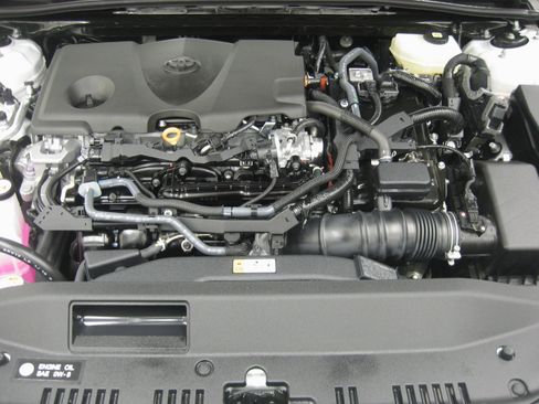 Used 2025 Toyota Camry XLE image 29