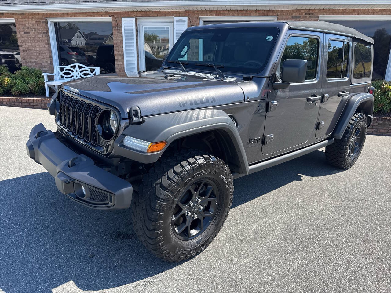 Used 2024 Jeep Wrangler Unlimited Sport AWD/4WD image 5