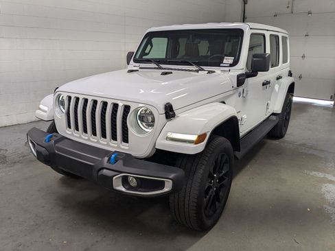 Used 2023 Jeep Wrangler Unlimited Sahara w/ Cold Weather Group AWD/4WD image 11