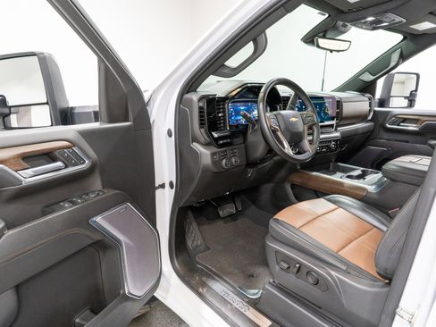 Used 2024 Chevrolet Silverado 2500 High Country w/ High Country Premium Package image 16