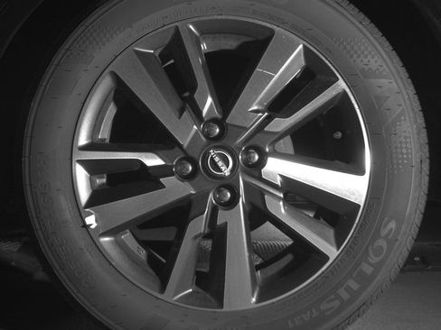 Used 2025 Nissan Versa SV image 14