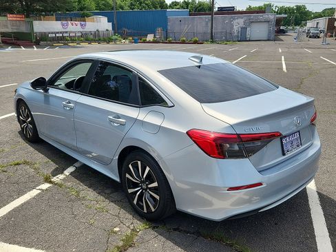 Used 2023 Honda Civic EX image 4
