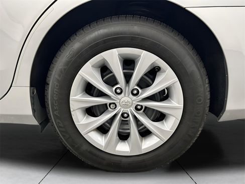 Used 2016 Toyota Camry LE image 20