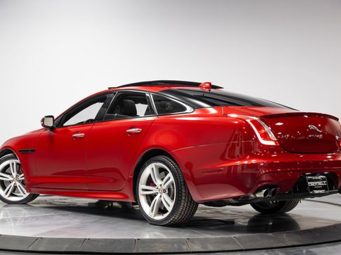 Used 2016 Jaguar XJ R image 44