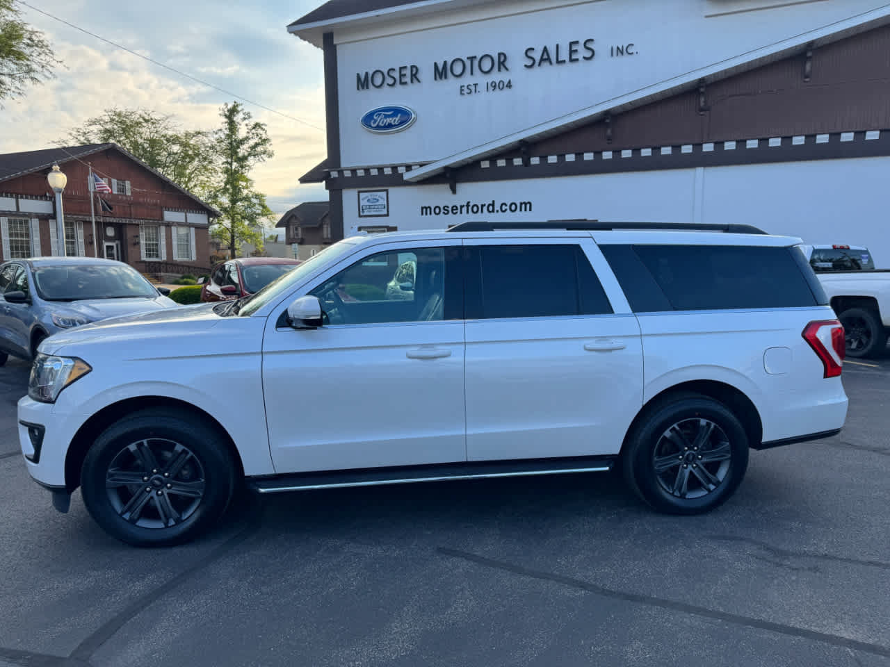 Used 2019 Ford Expedition Max XLT w/ Equipment Group 202A AWD/4WD image 11