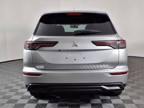 New 2026 Mitsubishi Outlander ES image 6