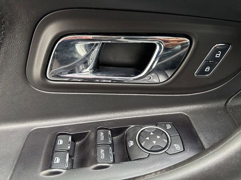 Used 2017 Ford Taurus SHO image 11
