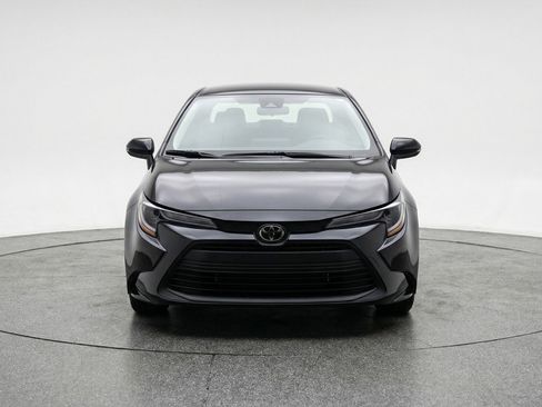 Used 2025 Toyota Corolla LE FWD image 2