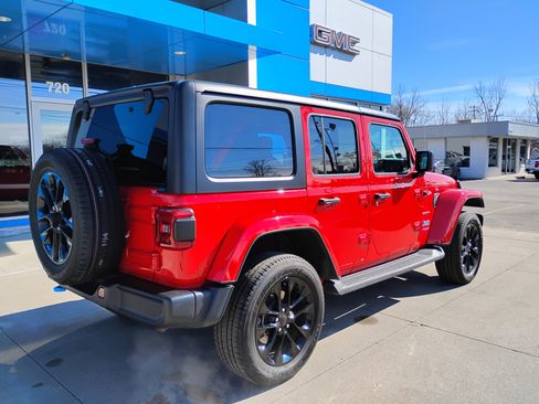 Used 2022 Jeep Wrangler Unlimited Sahara w/ Cold Weather Group image 36