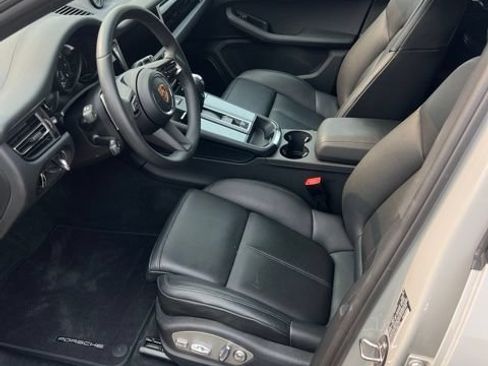 Used 2026 Porsche Macan AWD/4WD image 5