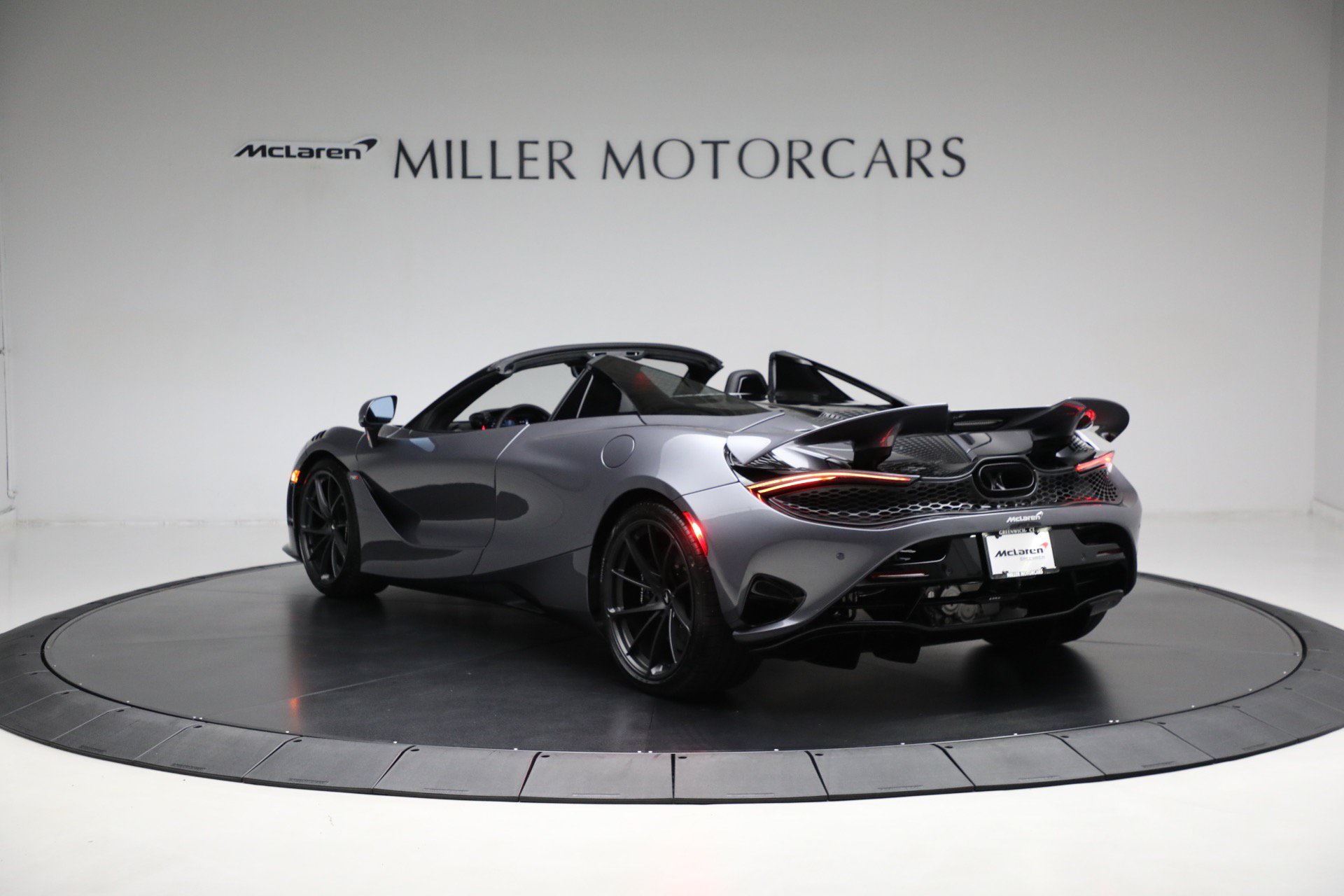 Used 2024 McLaren 750S Spider RWD image 5