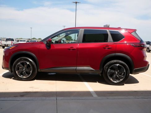 Used 2024 Nissan Rogue SV AWD/4WD image 3
