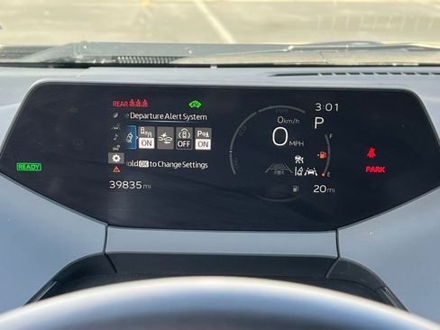 Used 2024 Toyota Prius LE image 28