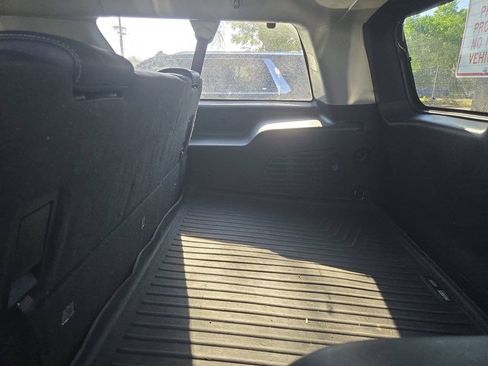 Used 2020 Chevrolet Suburban LT AWD/4WD image 8