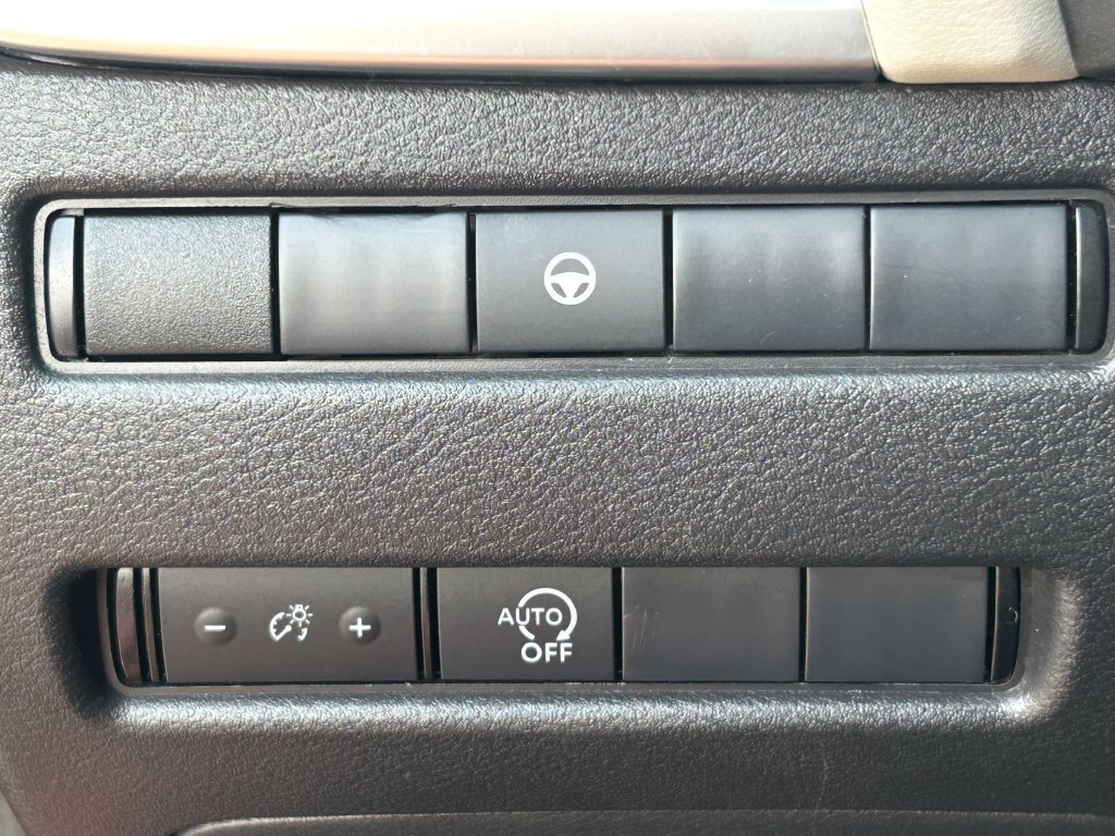 Used 2023 Nissan Rogue SV AWD/4WD image 22