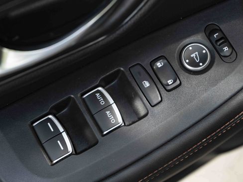 Used 2025 Honda HR-V Sport image 38