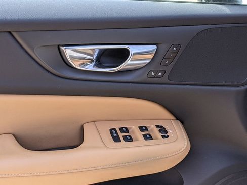 Used 2021 Volvo V60 T5 Cross Country image 10