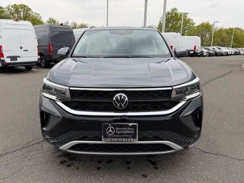 Used 2024 Volkswagen Taos SE AWD/4WD image 2