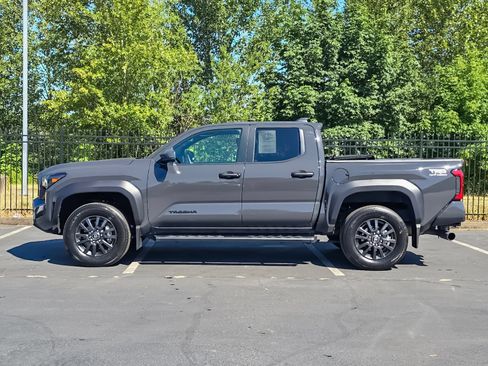 Used 2025 Toyota Tacoma TRD Off-Road AWD/4WD image 6