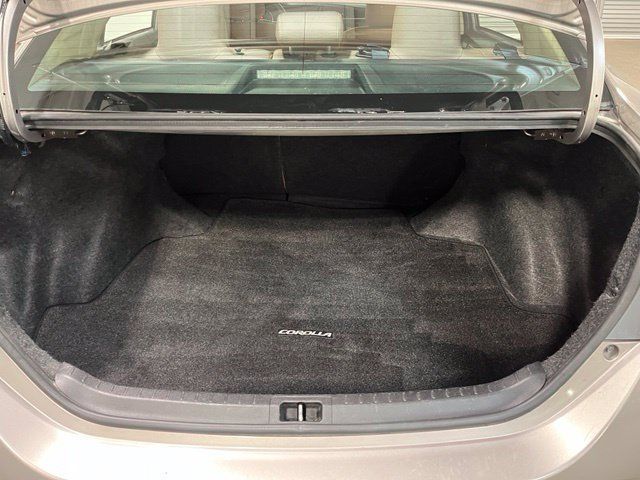 Used 2015 Toyota Corolla LE FWD image 17