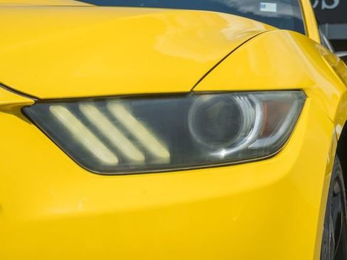 Used 2016 Ford Mustang Coupe RWD image 12