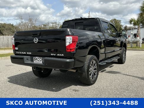 Used 2022 Nissan Titan SV image 5