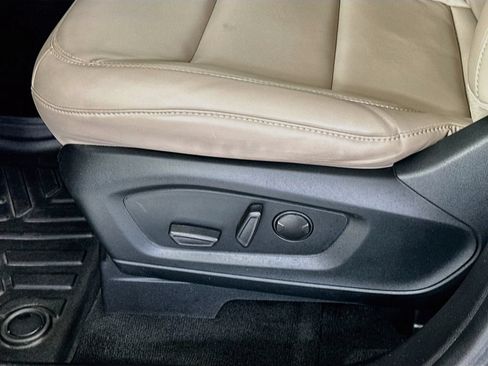 Used 2022 Ford Explorer XLT w/ Equipment Group 202A AWD/4WD image 22
