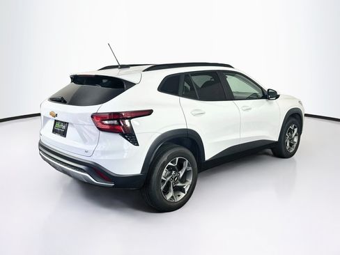 Used 2026 Chevrolet Trax LT FWD image 9