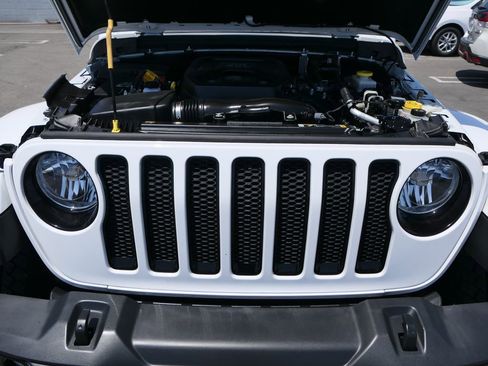 Used 2022 Jeep Wrangler Unlimited Sahara AWD/4WD image 26