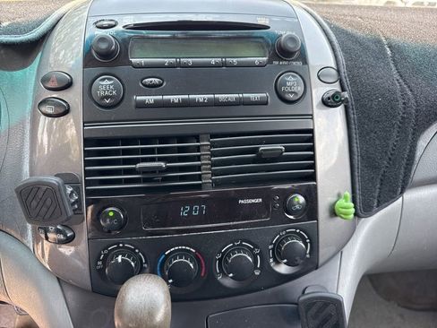 Used 2009 Toyota Sienna CE FWD image 12
