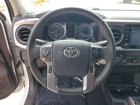 Used 2020 Toyota Tacoma SR5 w/ SR5 Appearance Package (SM) image 18