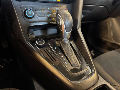 Used 2017 Ford Focus SE FWD image 18