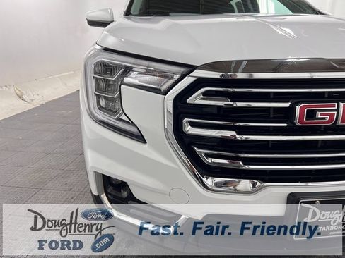 Used 2024 GMC Terrain SLT image 9