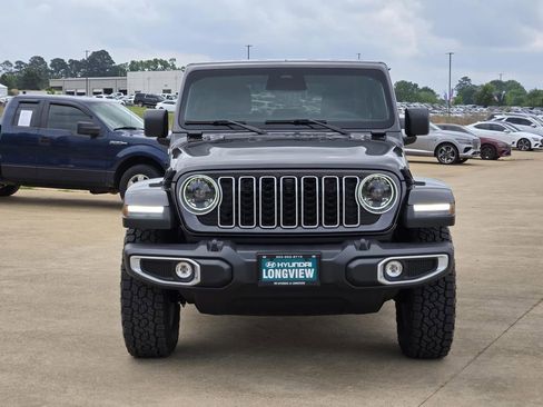 Used 2025 Jeep Wrangler Sahara AWD/4WD image 2