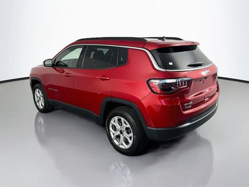 Used 2025 Jeep Compass Latitude w/ Sun & Sound Group AWD/4WD image 5