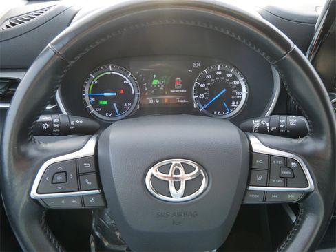 Certified 2021 Toyota Highlander XLE image 24