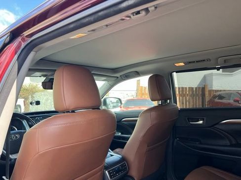 Used 2017 Toyota Highlander Limited Platinum AWD/4WD image 11