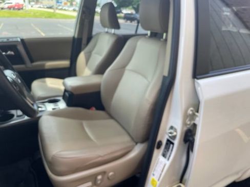 Used 2022 Toyota 4Runner SR5 Premium w/ Moonroof Package AWD/4WD image 24