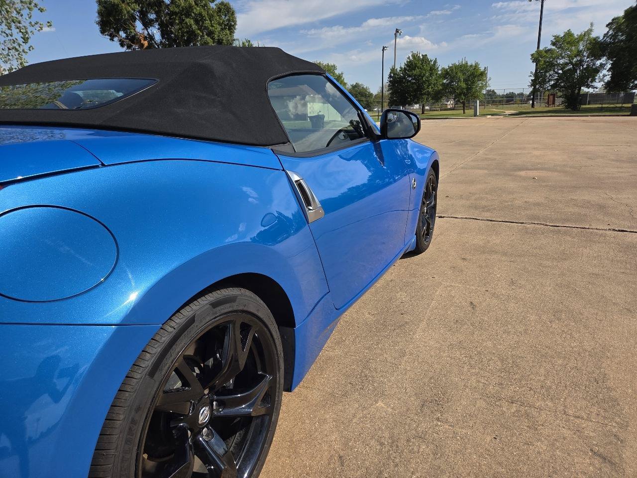 Used 2010 Nissan 370Z Touring w/ Sport Pkg RWD image 31