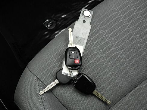 Used 2018 Toyota Tacoma SR5 RWD image 56