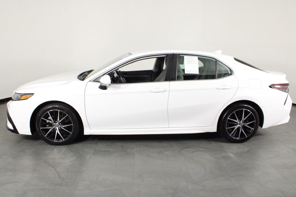 Used 2023 Toyota Camry SE FWD image 13
