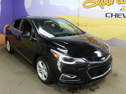 Used 2017 Chevrolet Cruze LT w/ RS Package FWD image 4