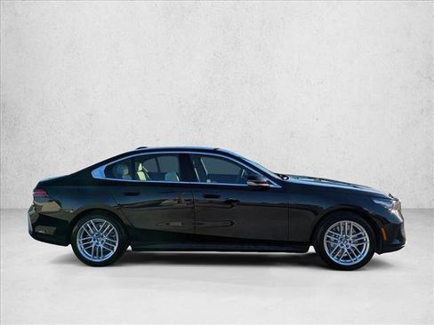 Certified 2025 BMW 530i image 4