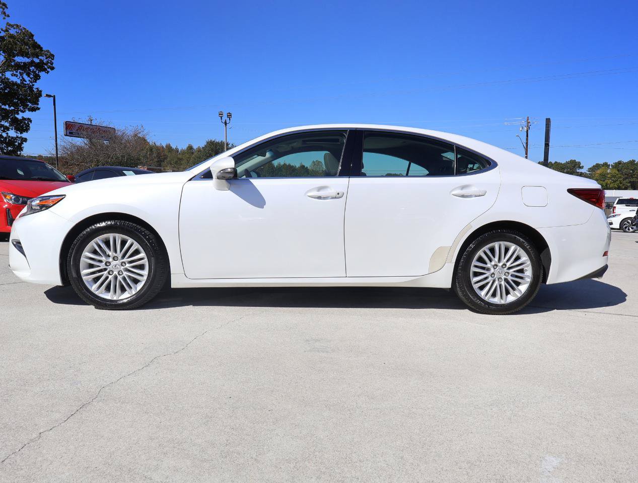 Used 2016 Lexus ES 350 w/ Premium Package w/Wood Trim FWD image 3
