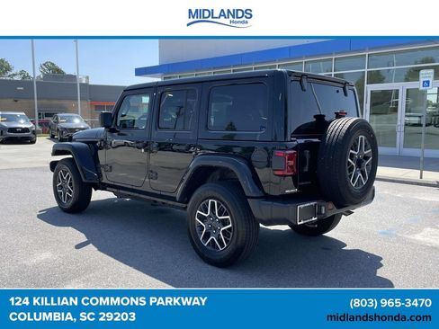 Used 2025 Jeep Wrangler Unlimited Sahara AWD/4WD image 4