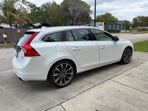 Used 2015 Volvo V60 T5 Platinum image 6